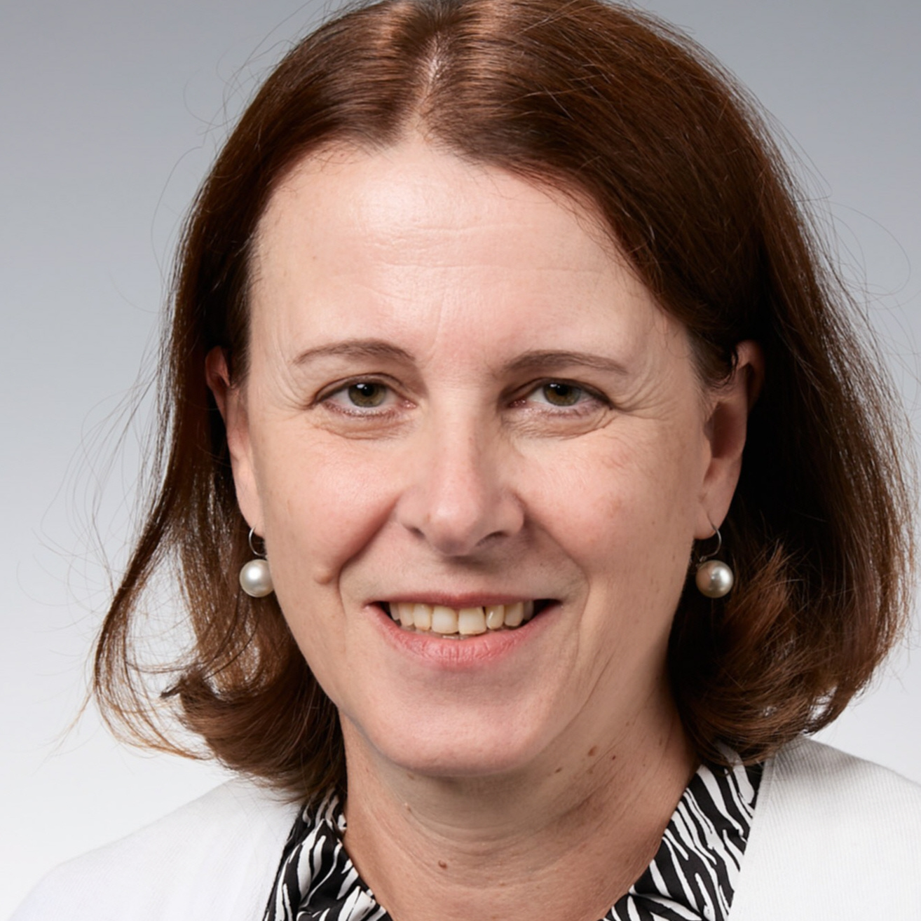 Porträt von Dr. Karin Höpfler