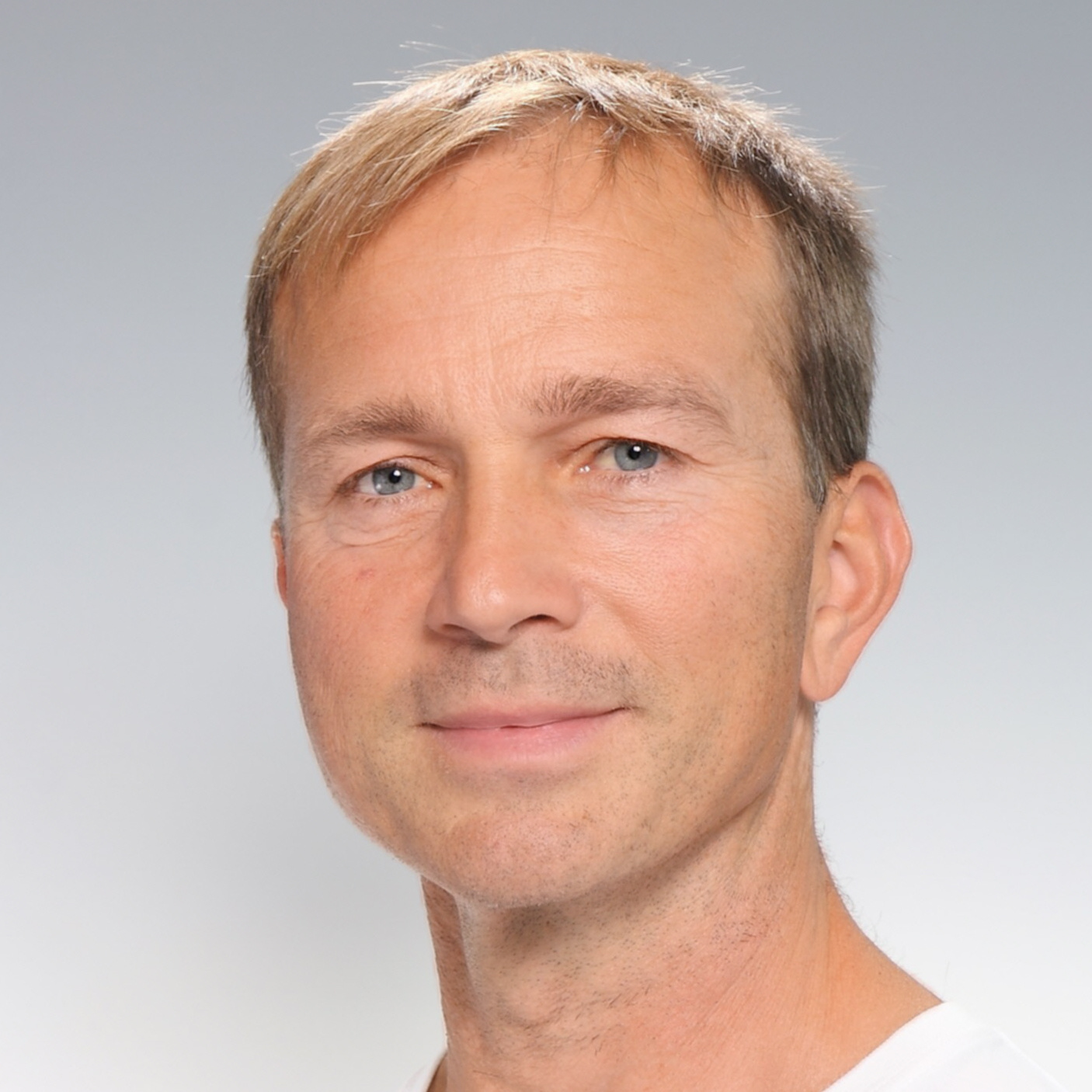 Porträt von Dr. Christoph Mattle